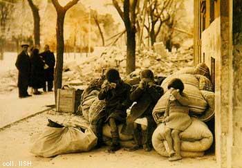 Homeless children in the spanish civil  war, Madrid, 1936 (1)